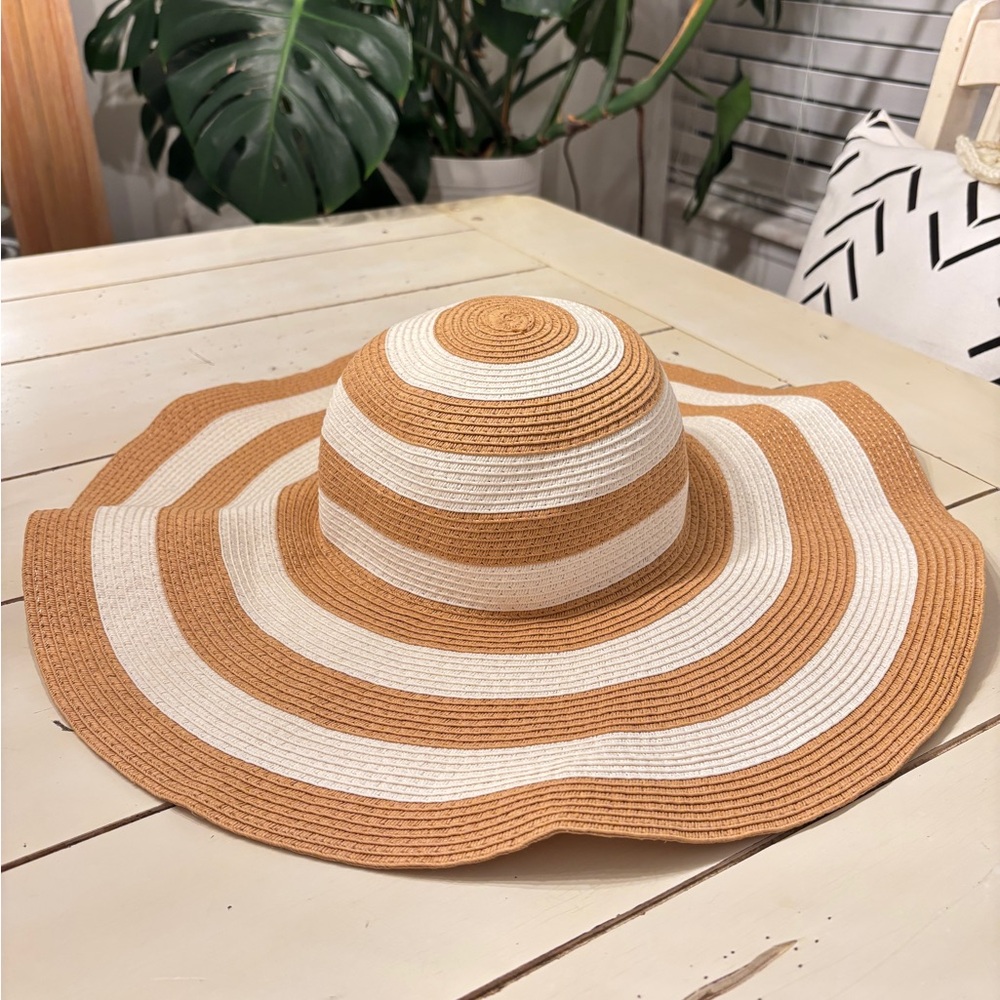 Target Beachwear Floppy Sun Hat OS White & Tan Stripe Wide Brim Packable